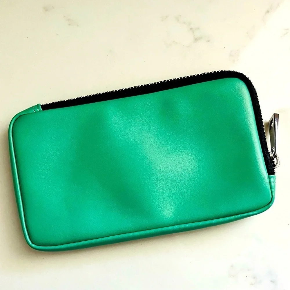 NWOT Bandolier Leather Expanded Zip Pouch For Phone